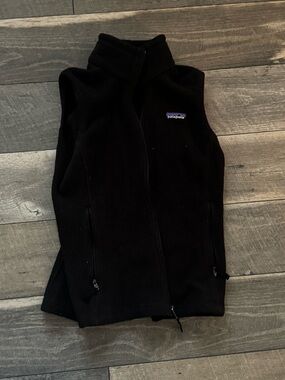 Patagonia Black Synchilla Fleece Vest with Multicolor Logo